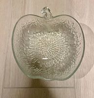 Bol en verre en forme de pomme  Italie  motif texturé
